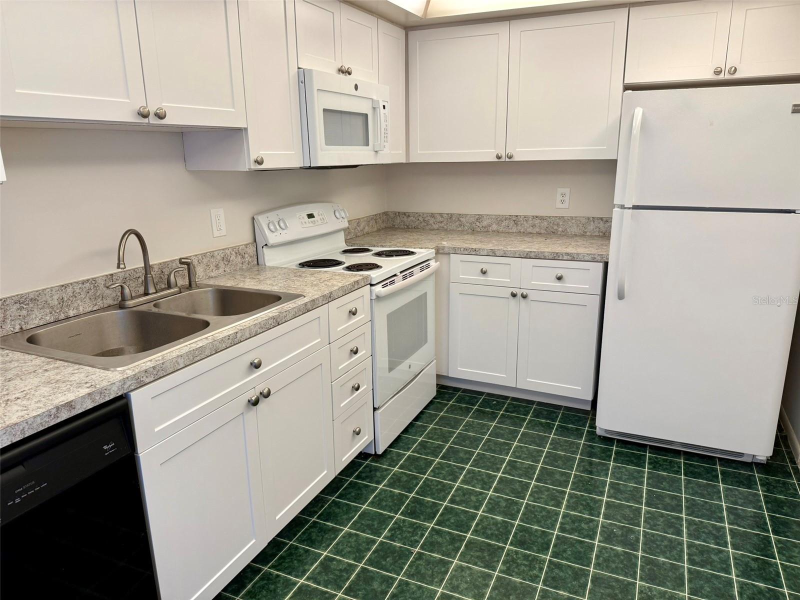 DOLPHIN COVE CLEARWATER - Residential Lease