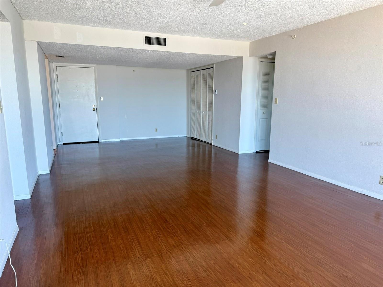 DOLPHIN COVE CLEARWATER - Residential Lease