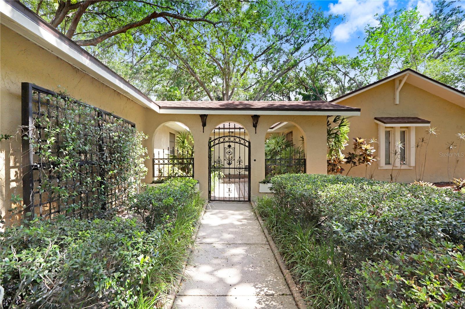 2503 VICTARRA CIRCLE