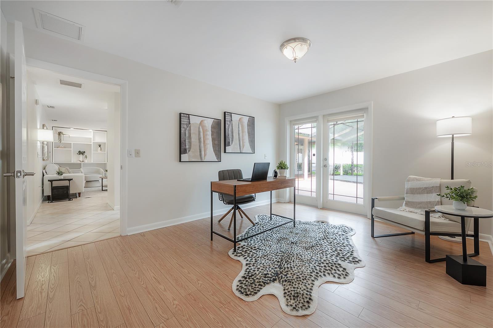 HUNTERS LAKE - Residential
