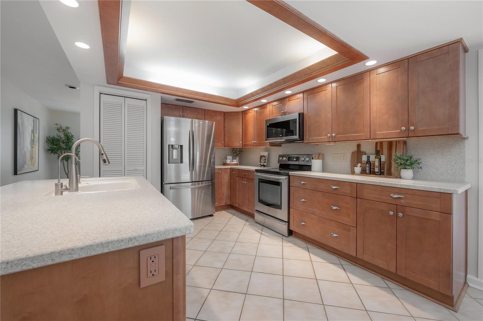 HUNTERS LAKE - Residential