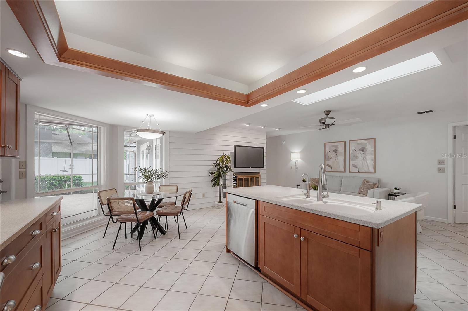 HUNTERS LAKE - Residential