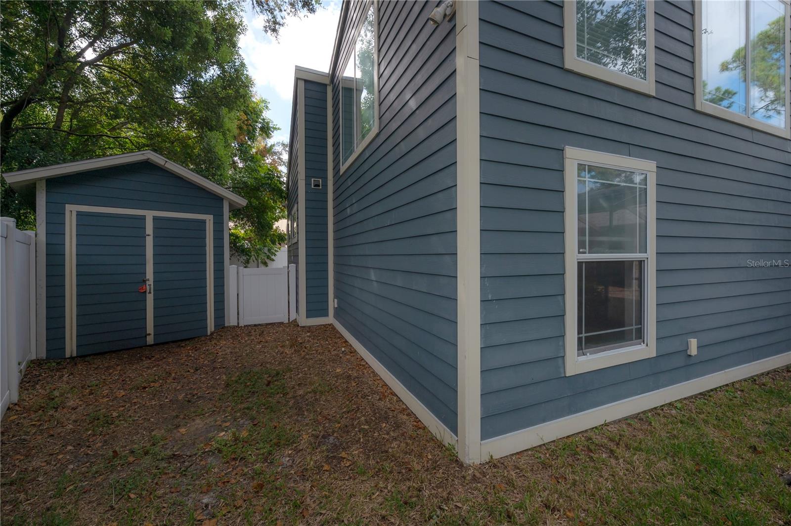 HUNTERS LAKE - Residential