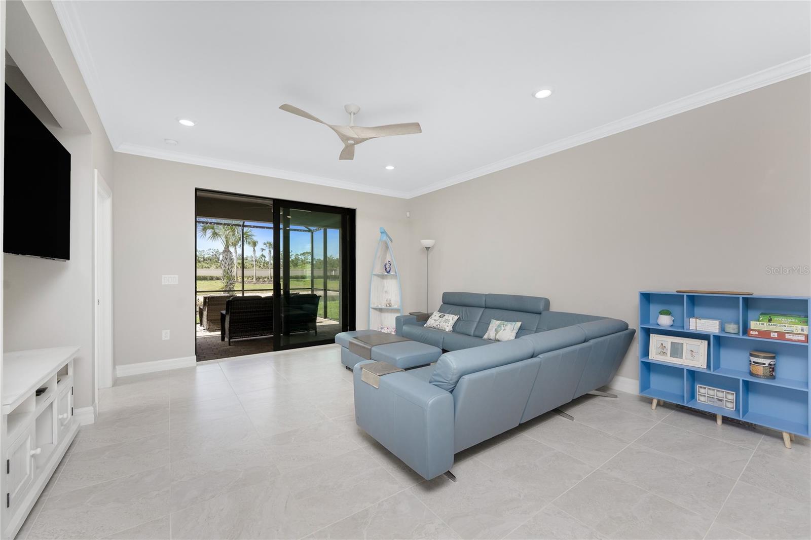 ISLANDWALK/THE WEST VLGS PHASE - Residential