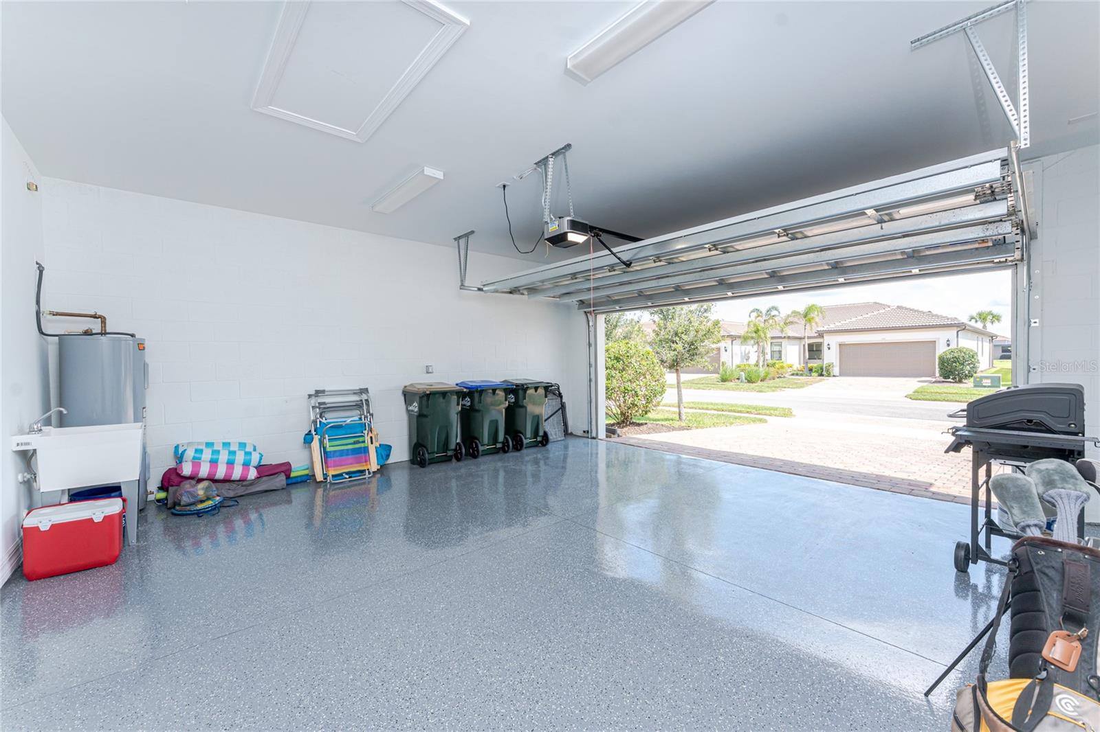 ISLANDWALK/THE WEST VLGS PHASE - Residential