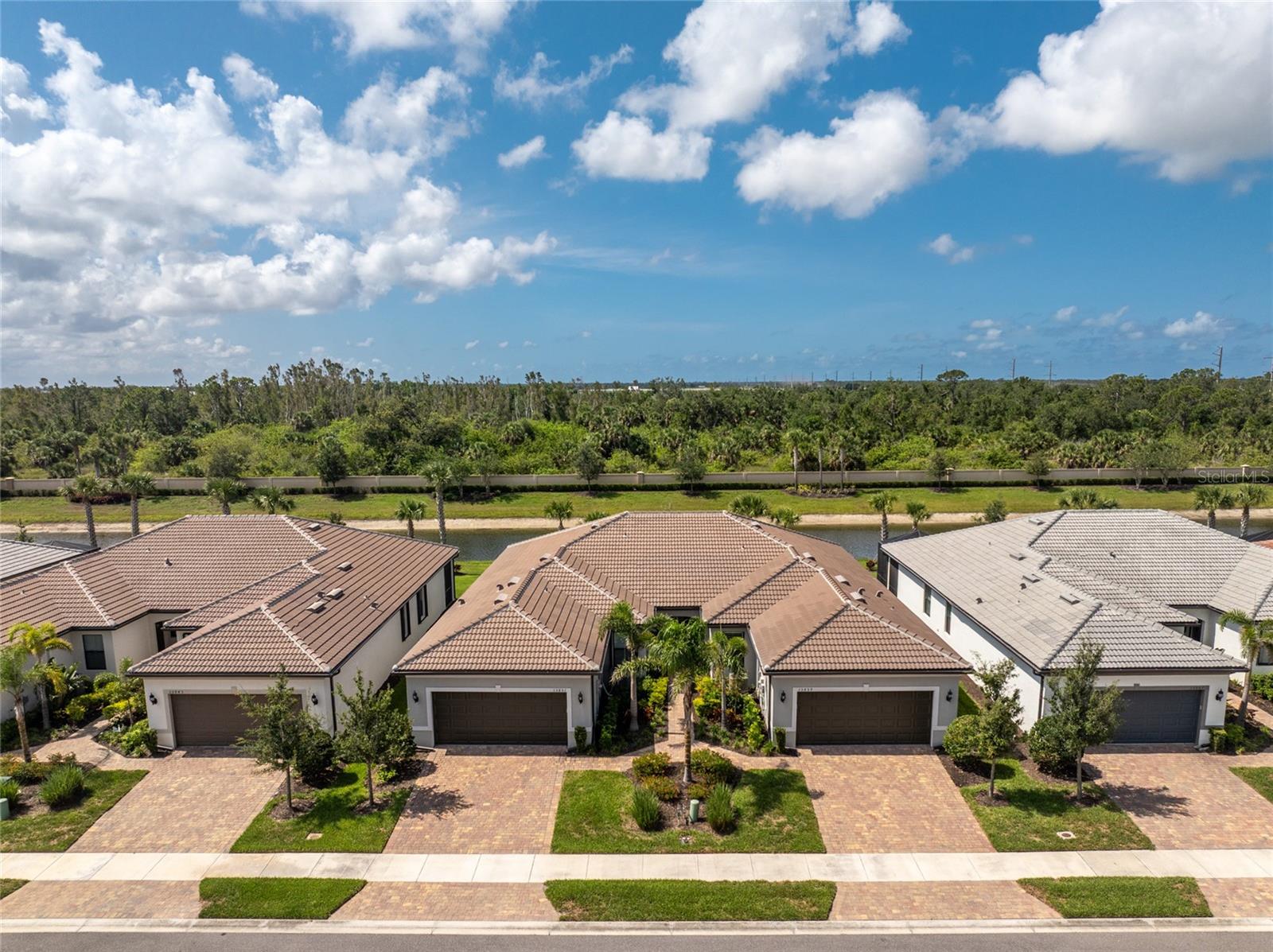 ISLANDWALK/THE WEST VLGS PHASE - Residential