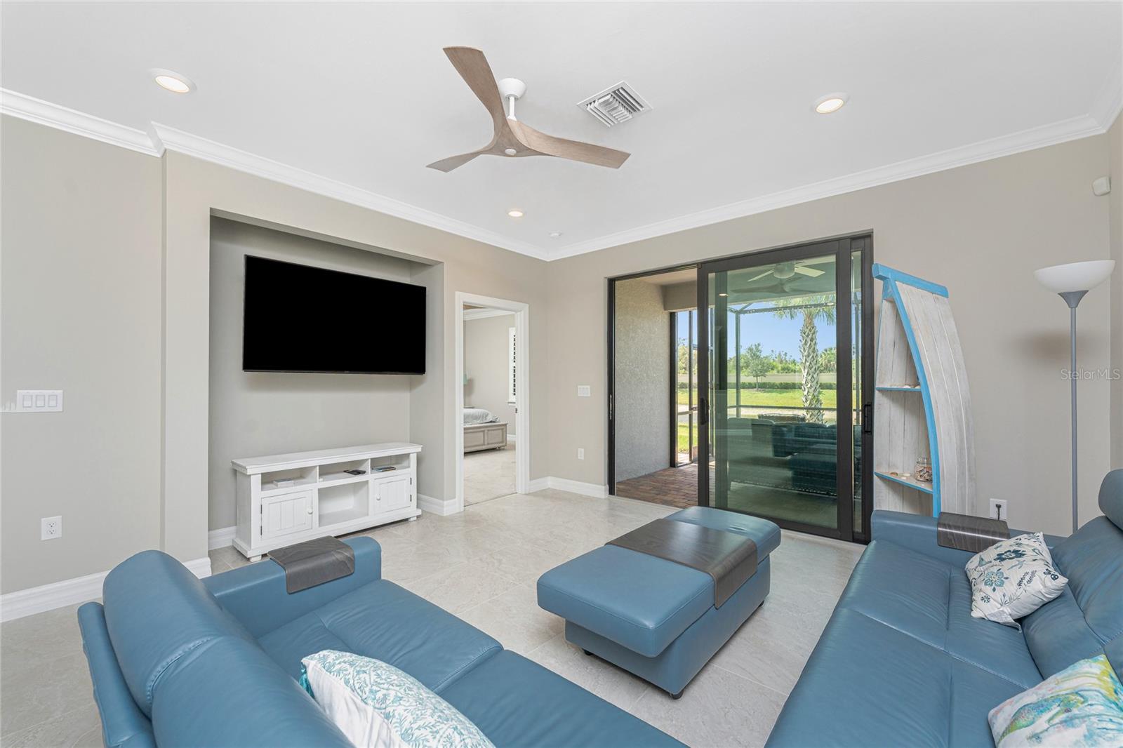 ISLANDWALK/THE WEST VLGS PHASE - Residential