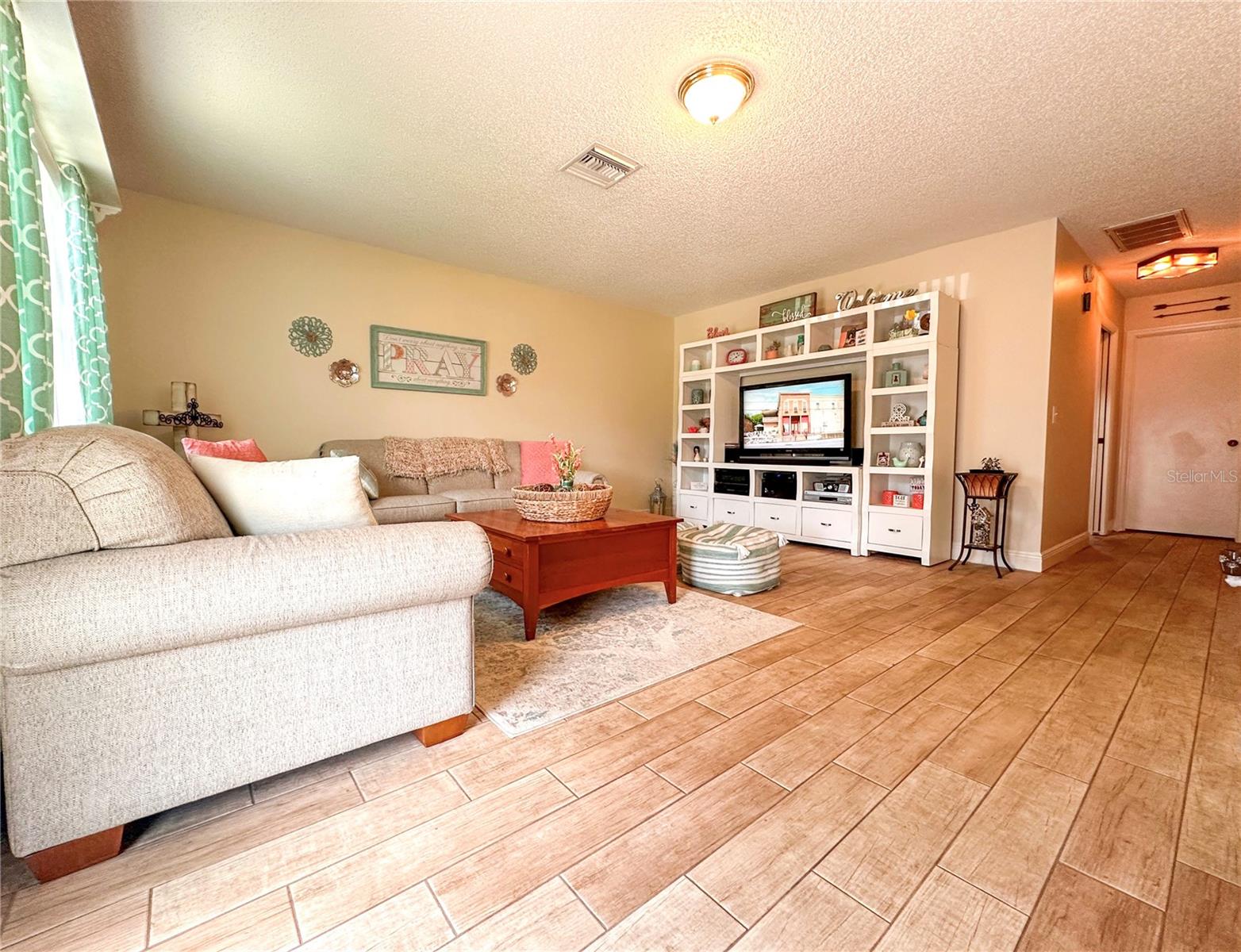 216 GLOUCESTER BOULEVARD 216