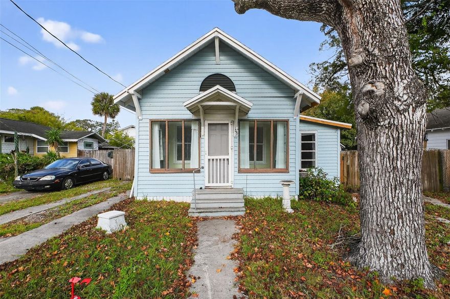 2/1 bungalow in a peaceful North Daytona neighborhood, close to the river and ideally situated between US-1 and Beach Street. Cozy, convenient and a great fresh start or easy downsize.