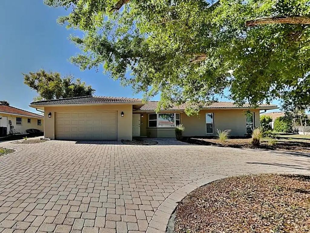Photo of 122 Van Dyck Drive, Nokomis, FL 34275 (MLS # TB8520355)