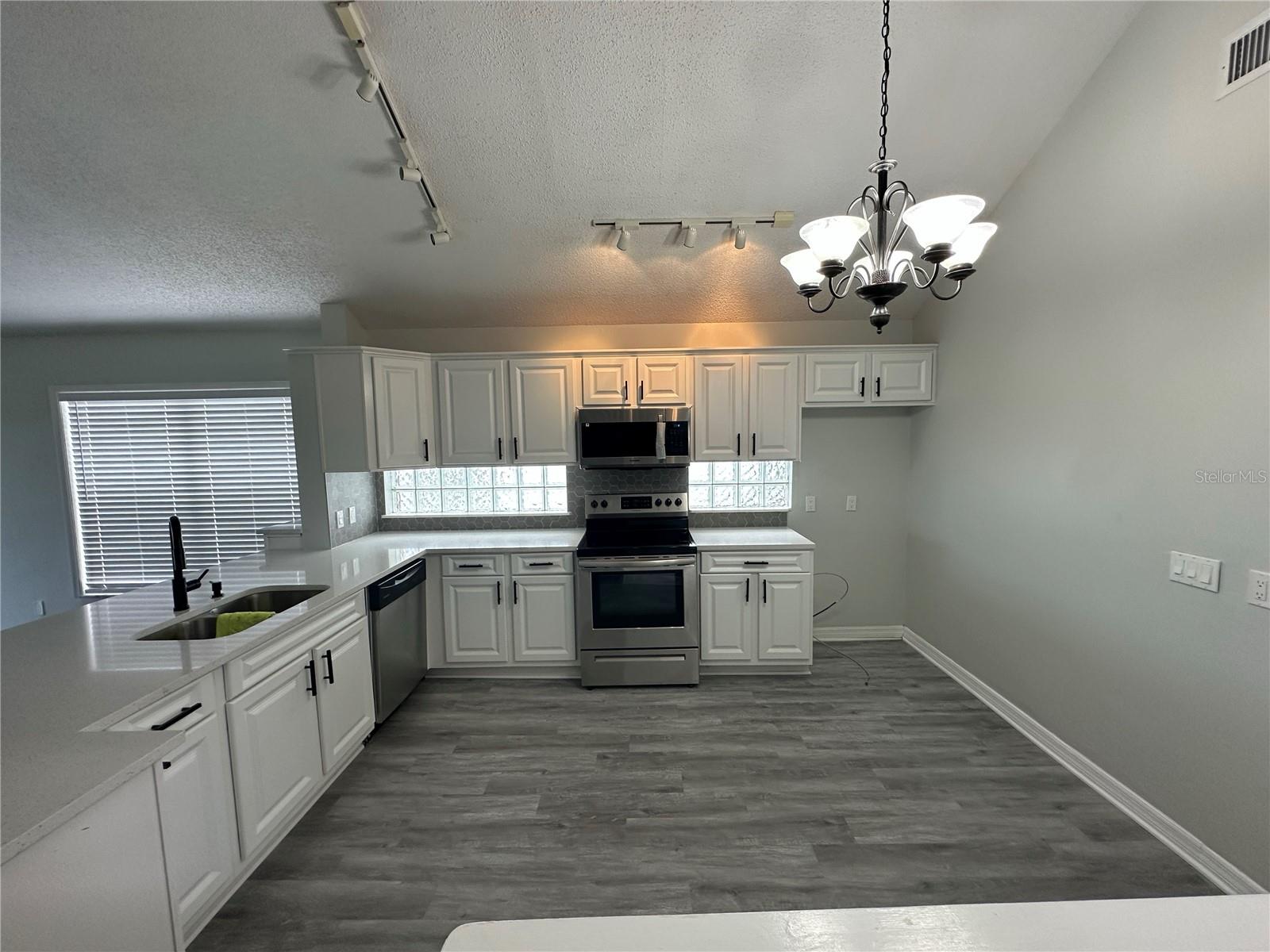 1131 ORANGE GROVE LANE