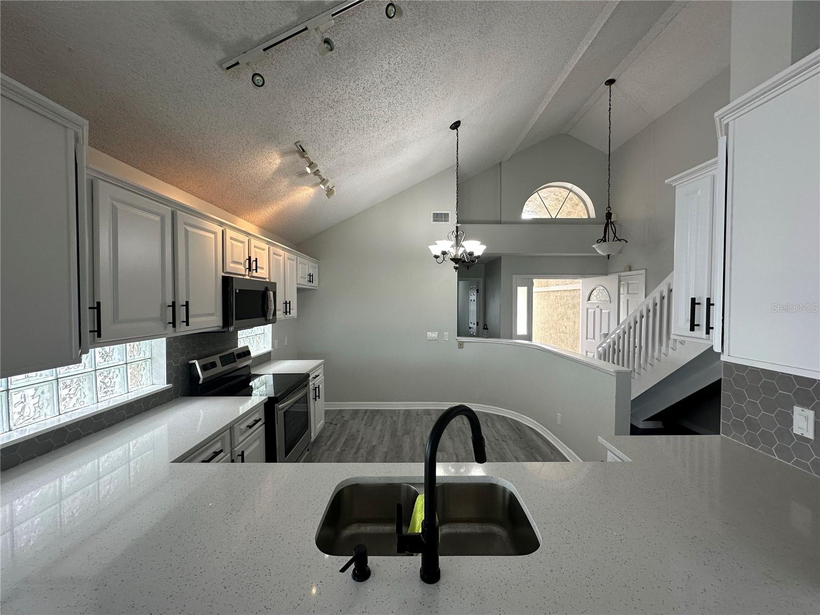 1131 ORANGE GROVE LANE