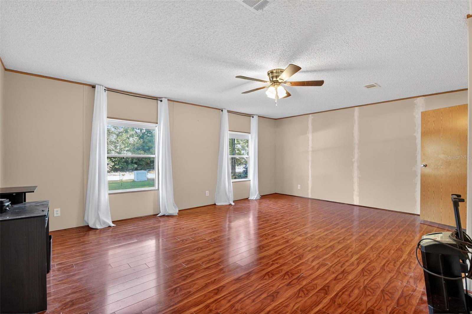 UNIVERSITY OAKS - Residential