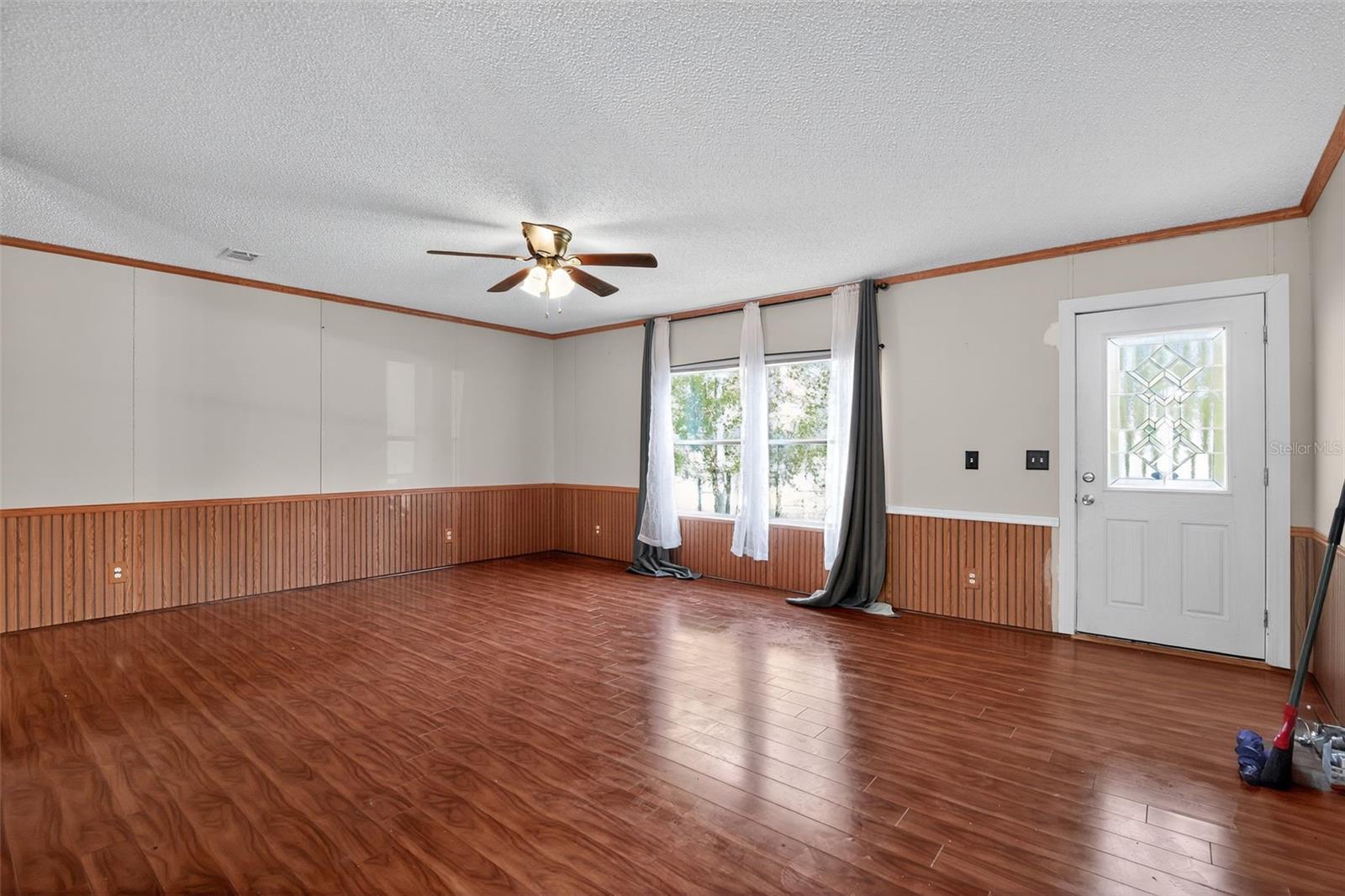 UNIVERSITY OAKS - Residential