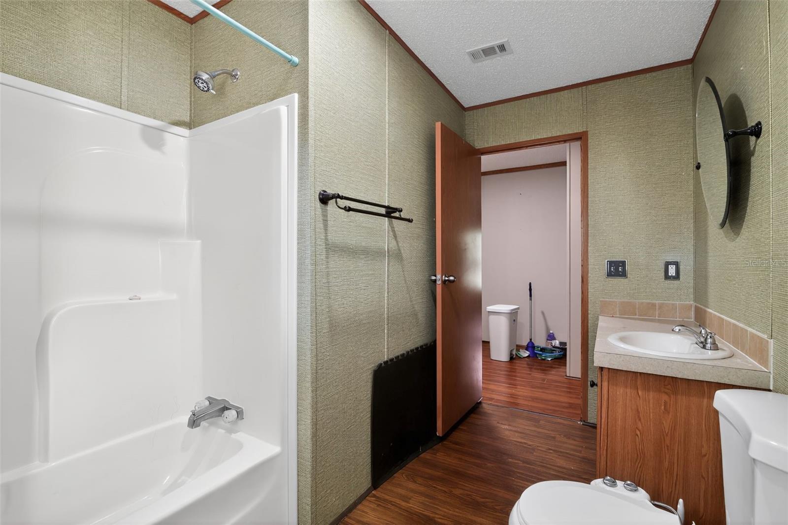 UNIVERSITY OAKS - Residential