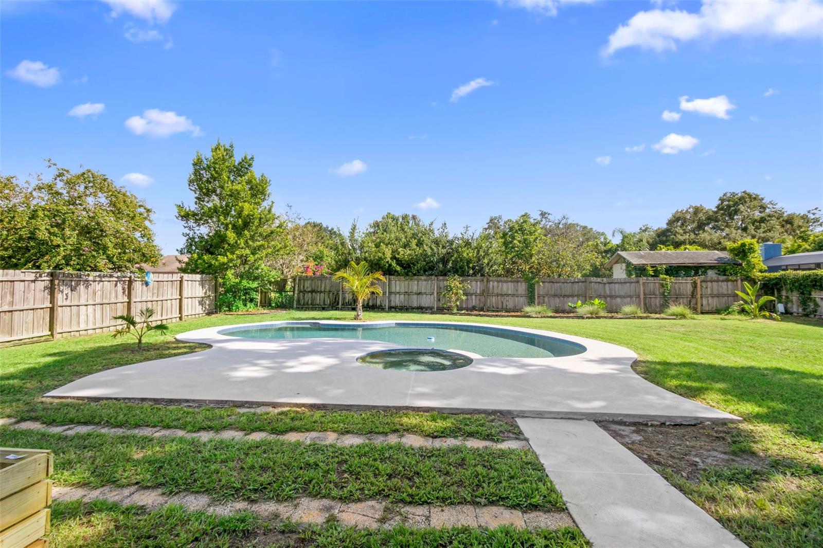 1014 WOODALL DRIVE