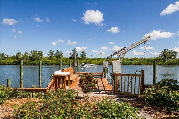 18521 GULF BLVD, INDIAN SHORES, FL 33785 - Image a2d3bcae3035ead102d421bd0b2dc08d/550614000