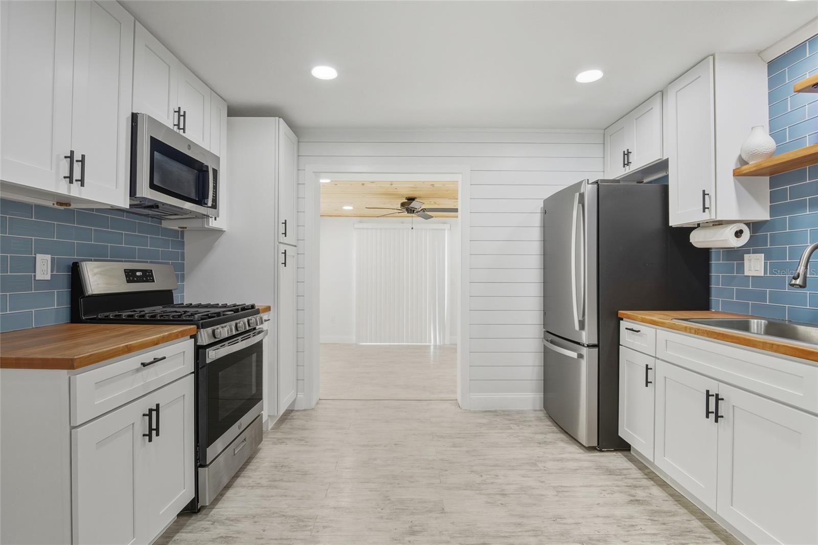 ELLISON HOMES ROYAL - Residential