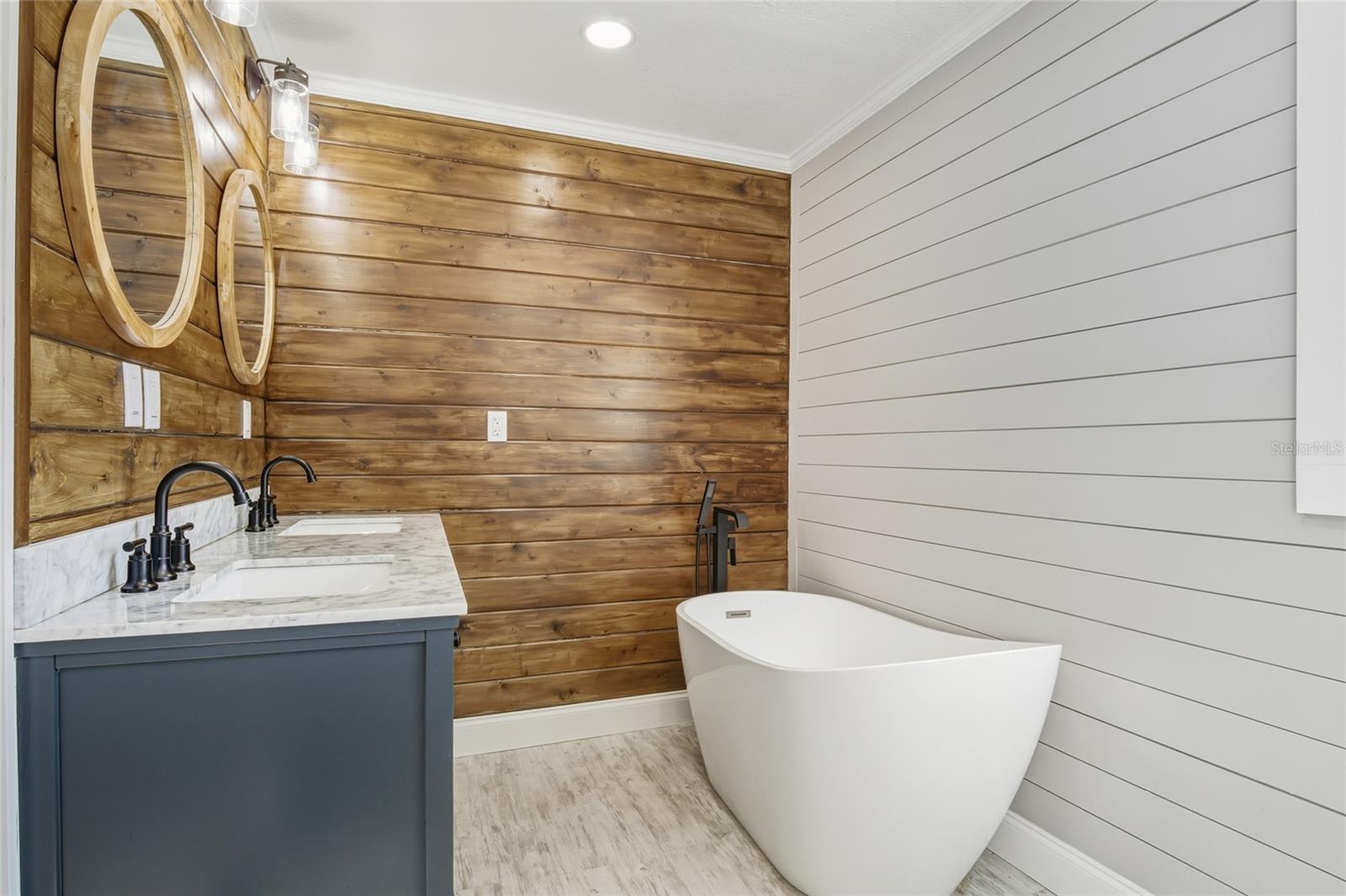 ELLISON HOMES ROYAL - Residential