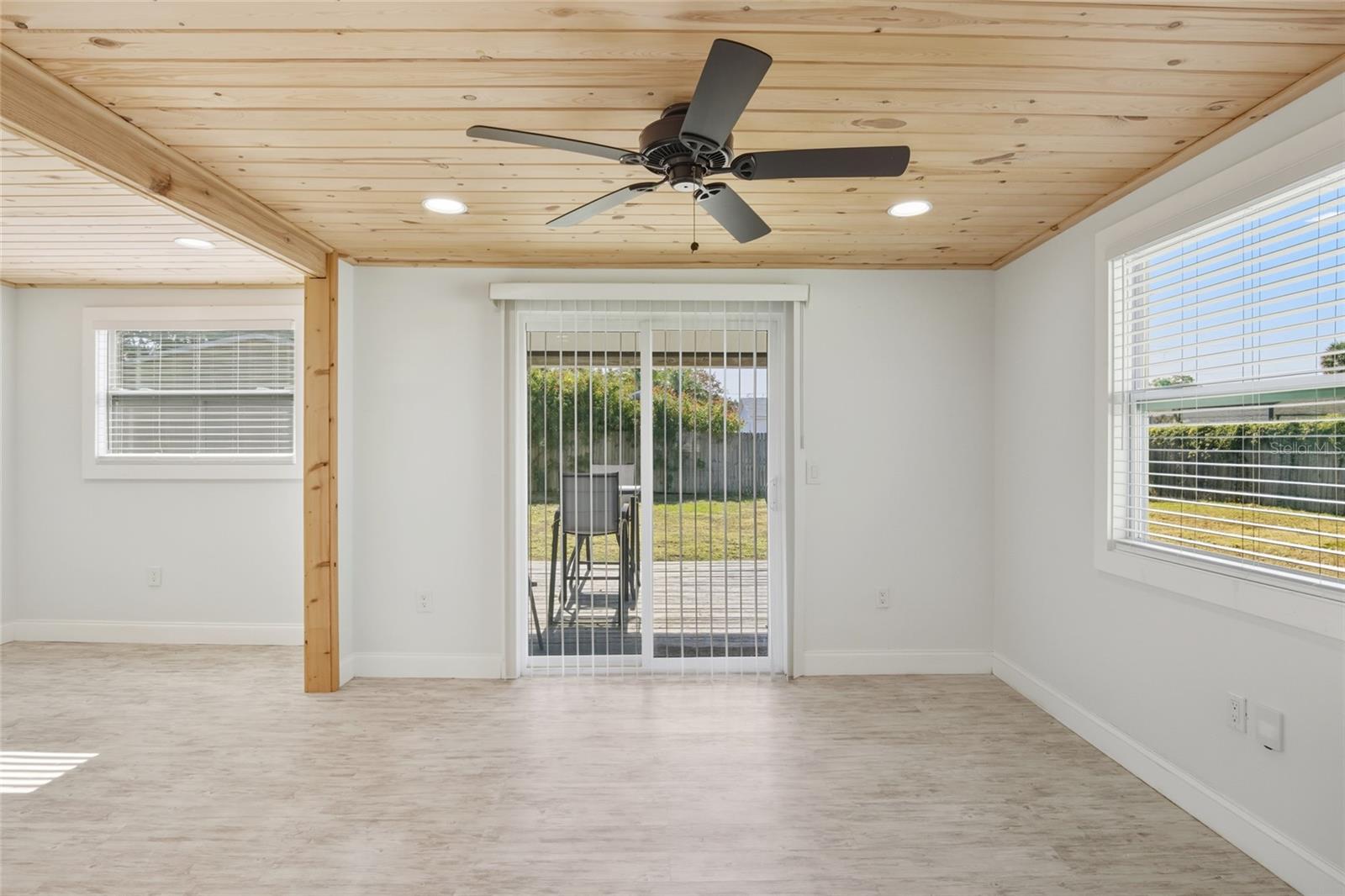 ELLISON HOMES ROYAL - Residential