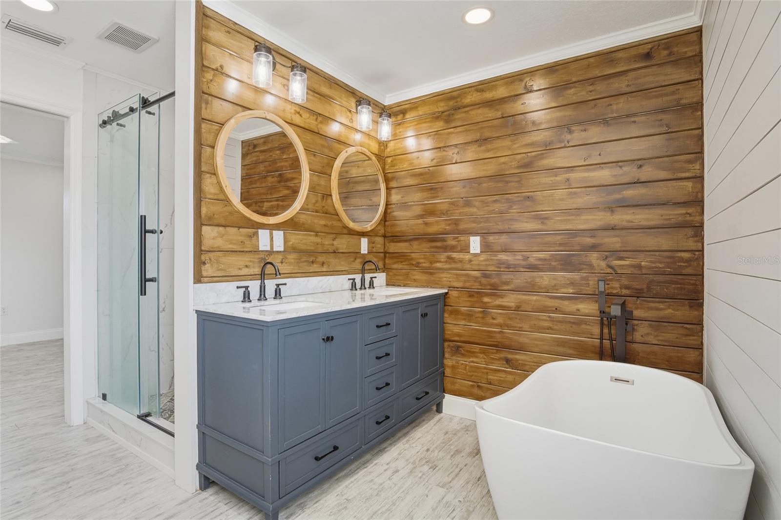 ELLISON HOMES ROYAL - Residential