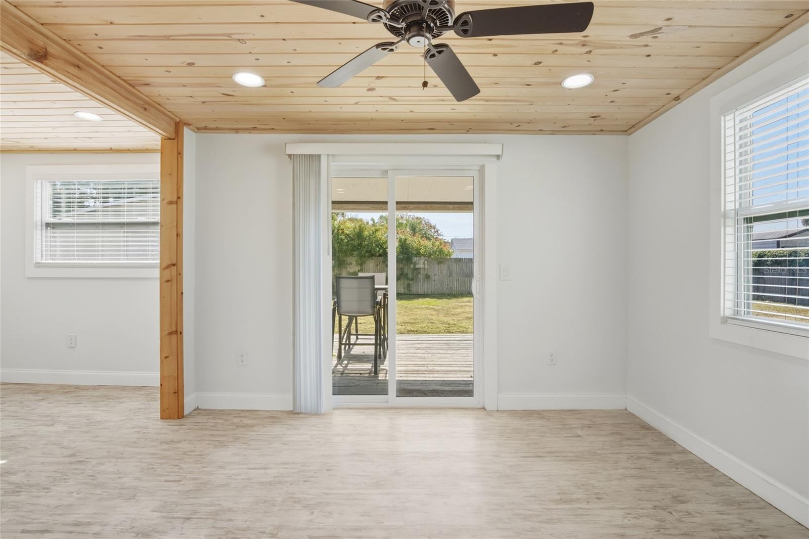 ELLISON HOMES ROYAL - Residential