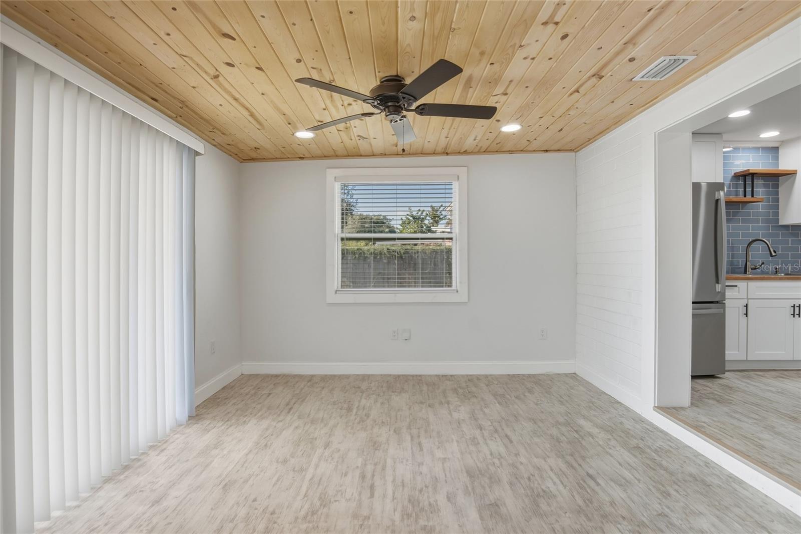 ELLISON HOMES ROYAL - Residential