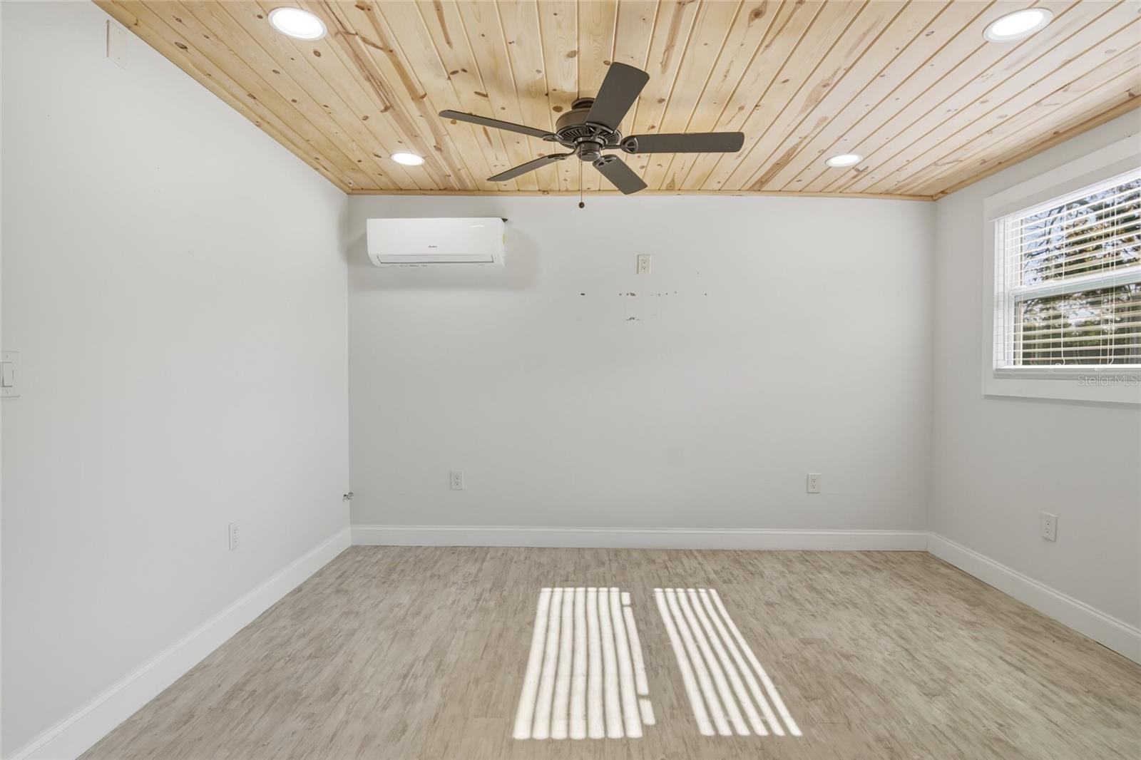 ELLISON HOMES ROYAL - Residential