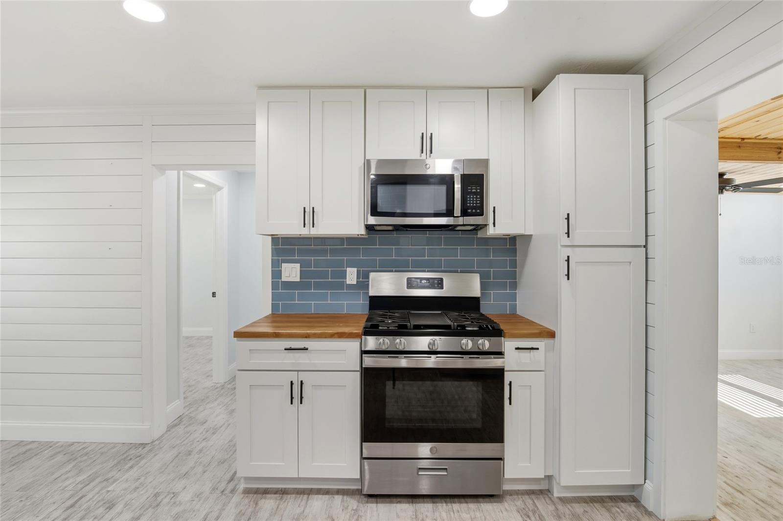 ELLISON HOMES ROYAL - Residential