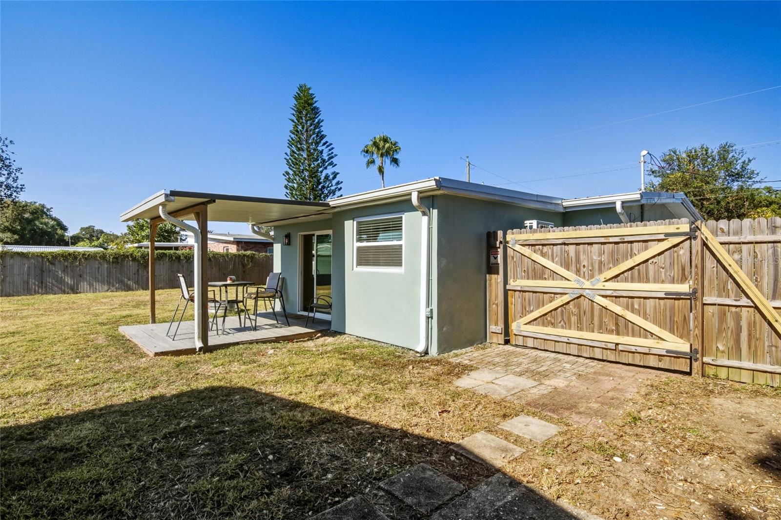 ELLISON HOMES ROYAL - Residential