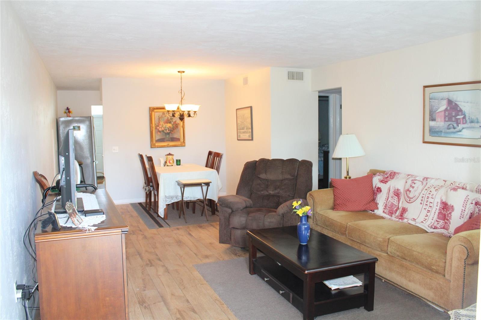 2454 AUSTRALIA WAY E 10