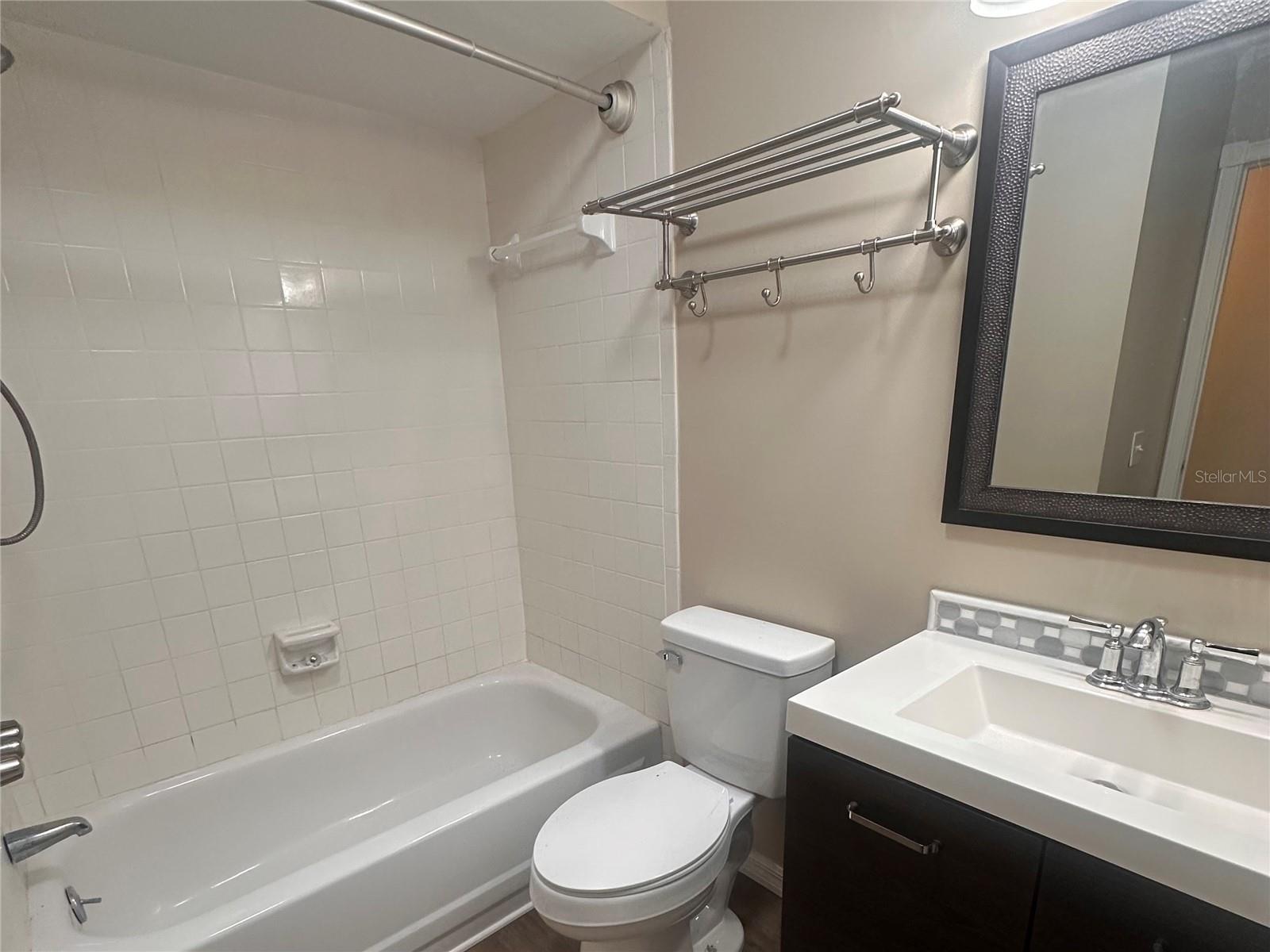 OAK LAKE PARK CONDO - Residential