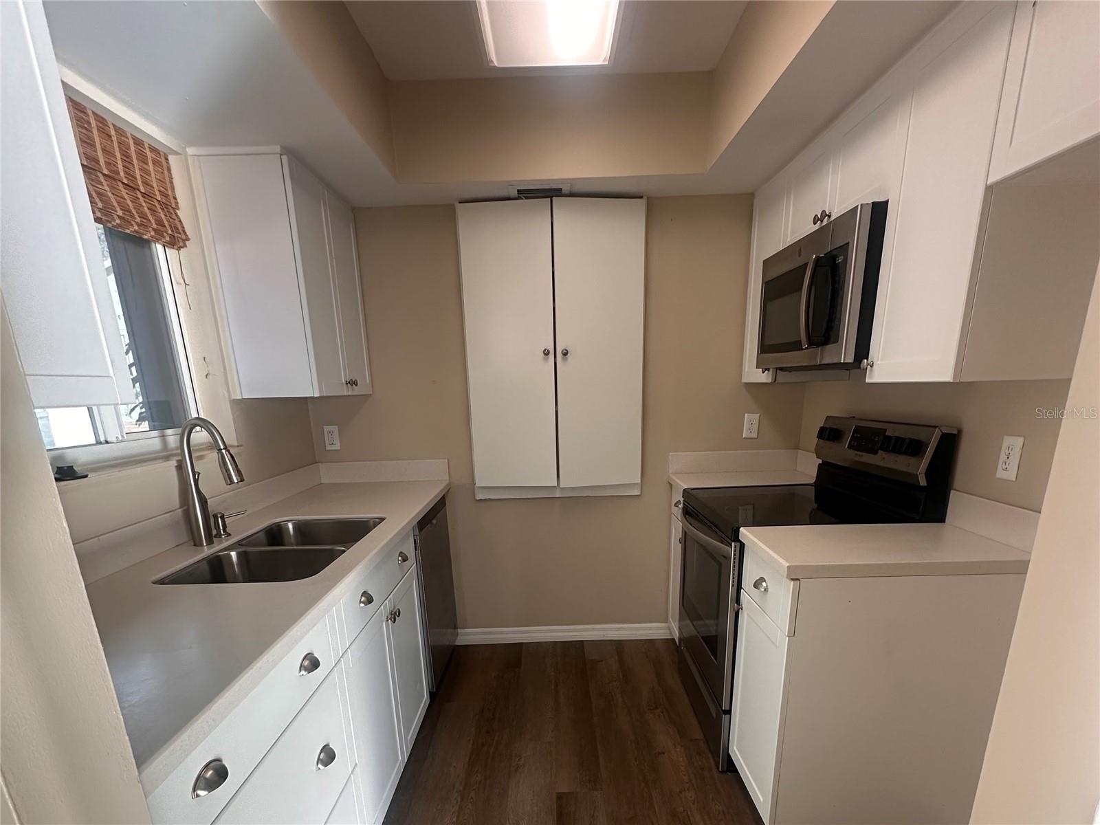 OAK LAKE PARK CONDO - Residential