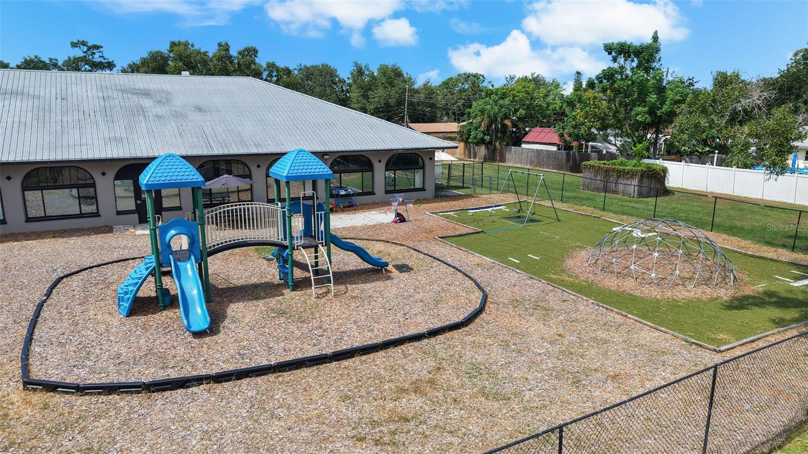 OAK LAKE PARK CONDO - Residential