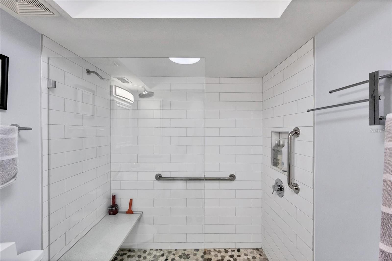 GLEN OAKS MANOR HOMES PH 1 - Residential