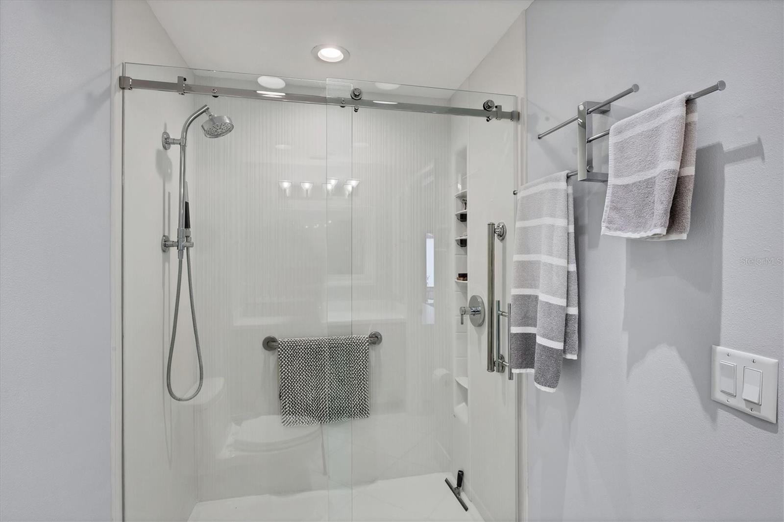 GLEN OAKS MANOR HOMES PH 1 - Residential