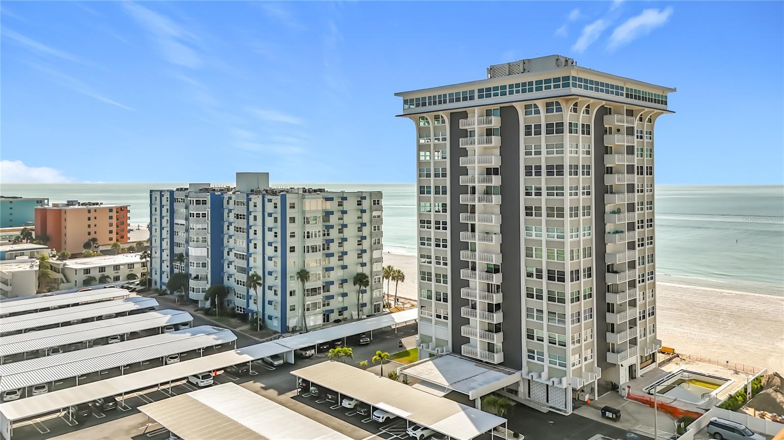 CLUB REDINGTON CONDO THE - Residential