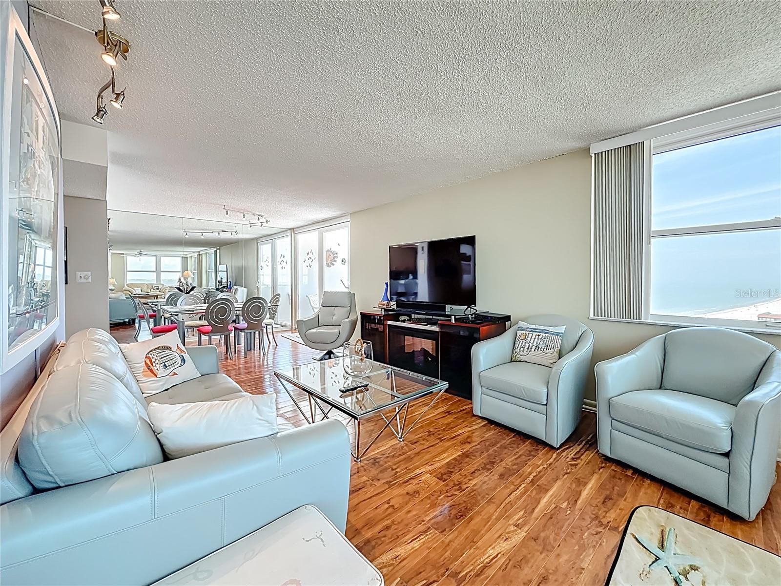 CLUB REDINGTON CONDO THE - Residential