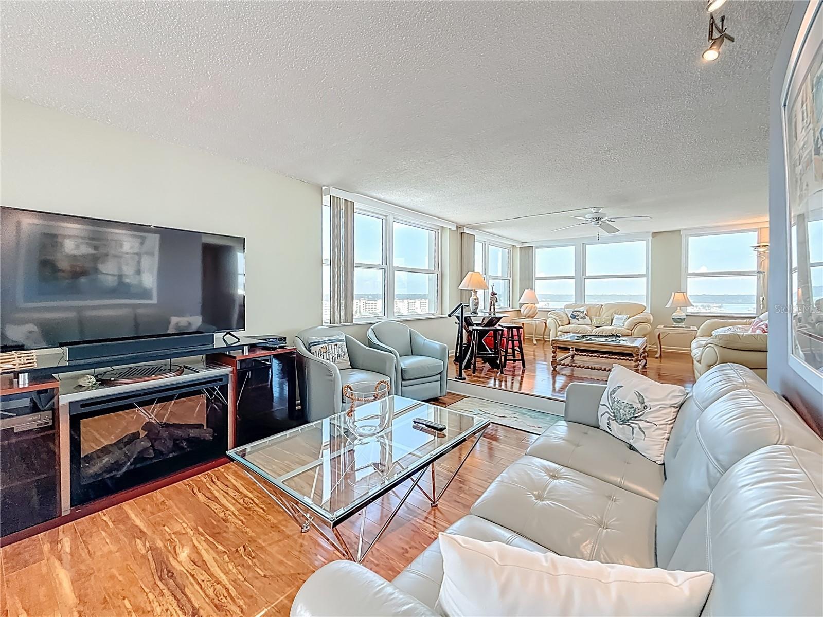 CLUB REDINGTON CONDO THE - Residential