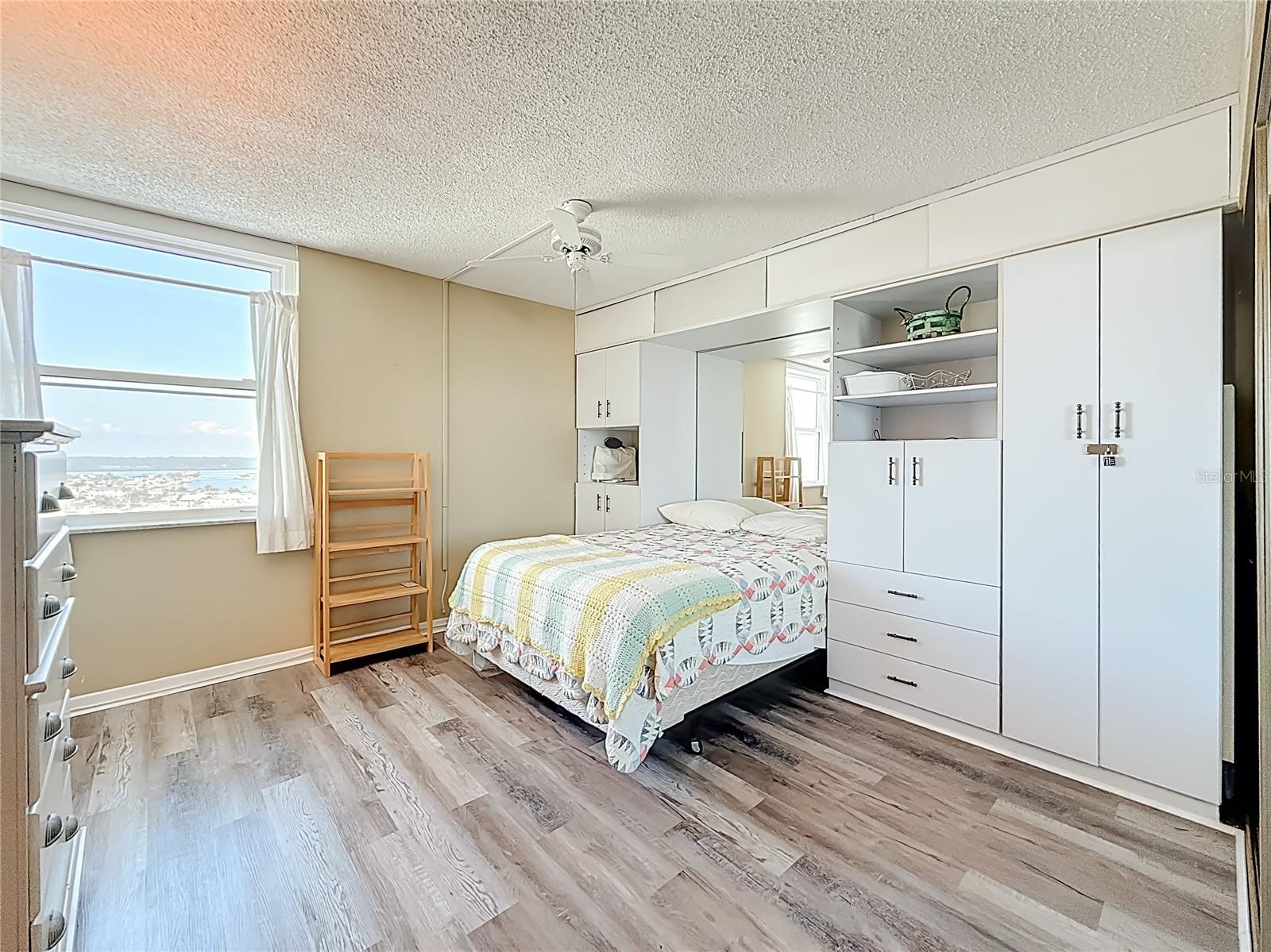 CLUB REDINGTON CONDO THE - Residential