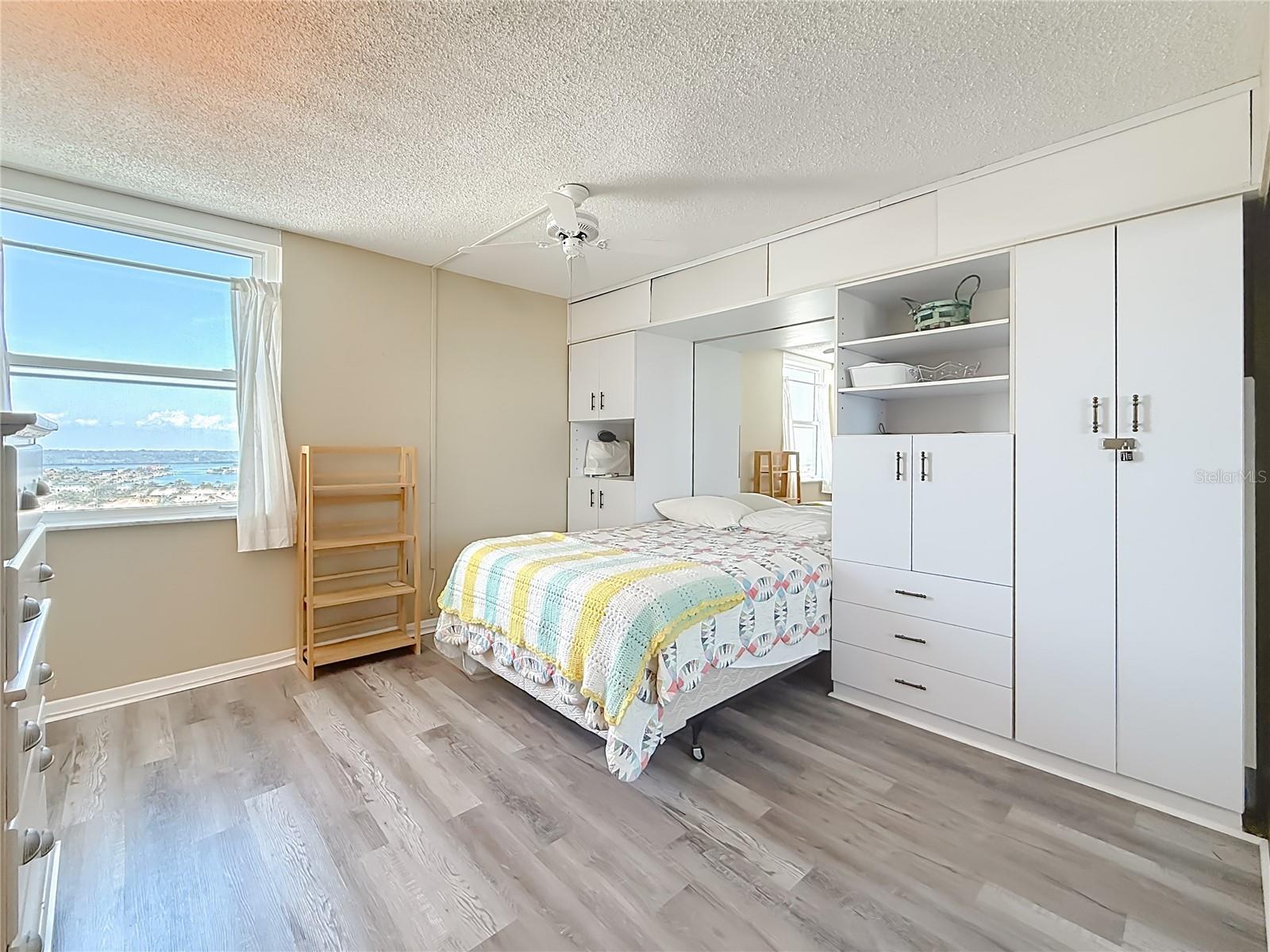 CLUB REDINGTON CONDO THE - Residential