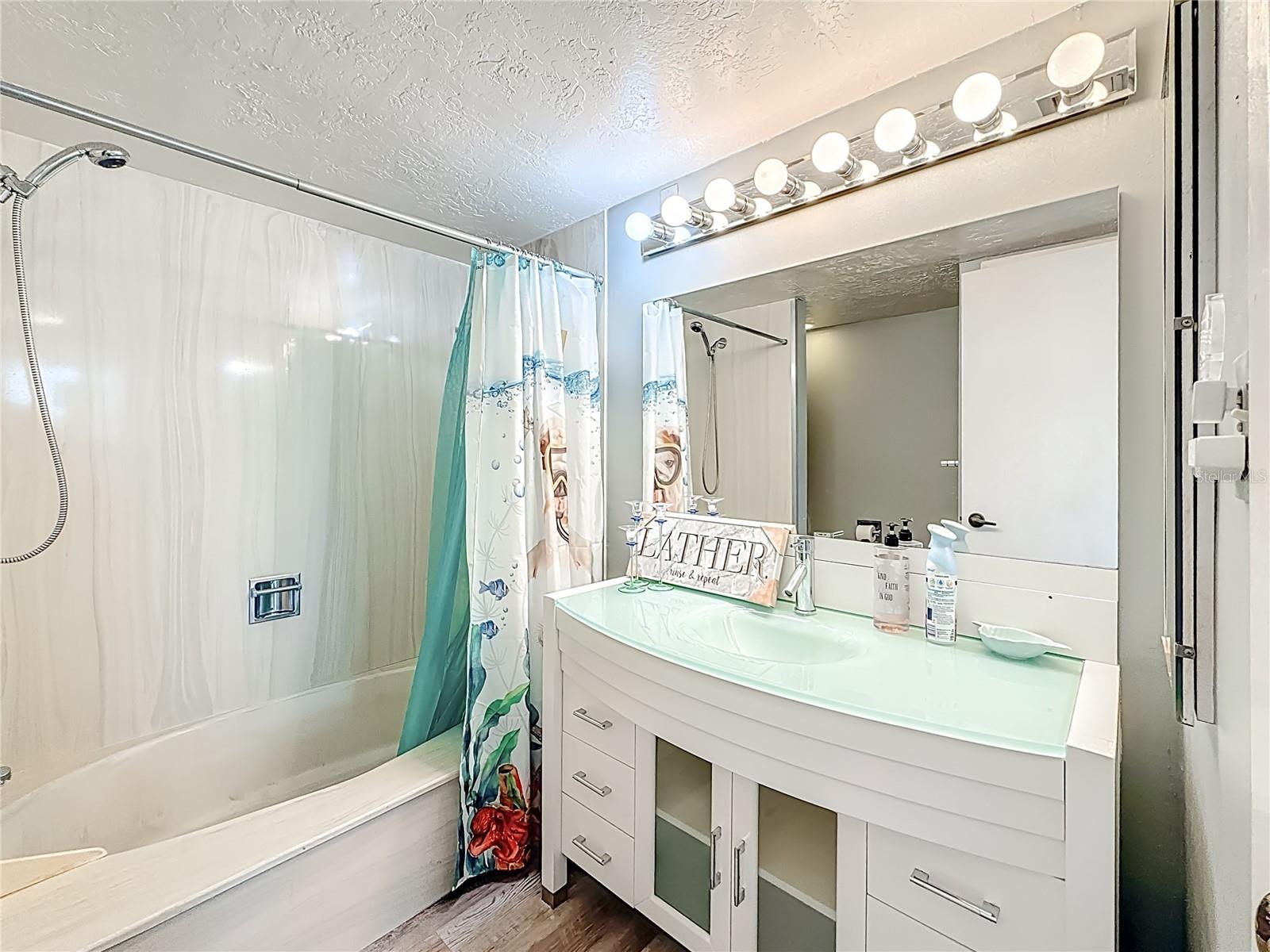 CLUB REDINGTON CONDO THE - Residential