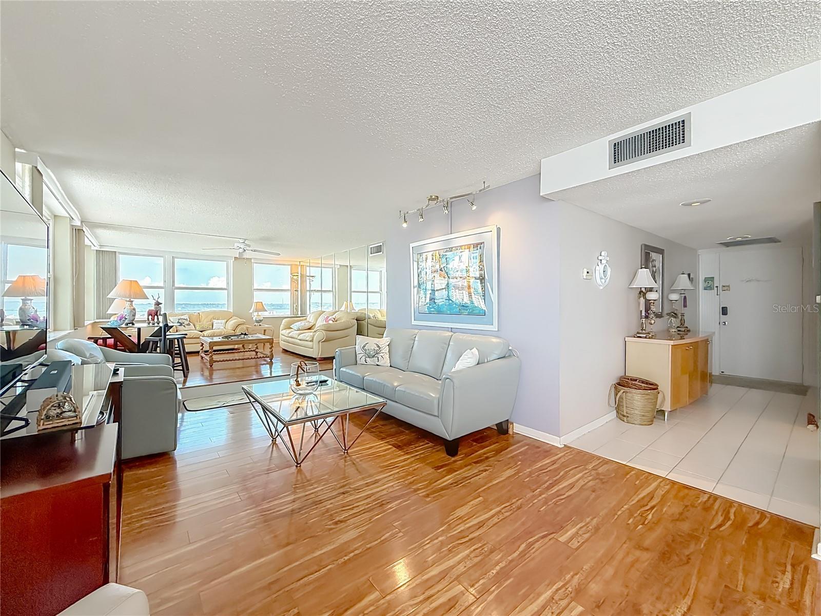 CLUB REDINGTON CONDO THE - Residential