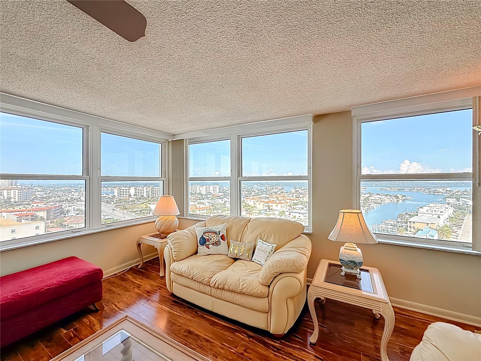 CLUB REDINGTON CONDO THE - Residential