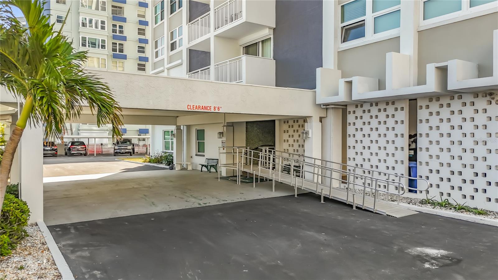 CLUB REDINGTON CONDO THE - Residential