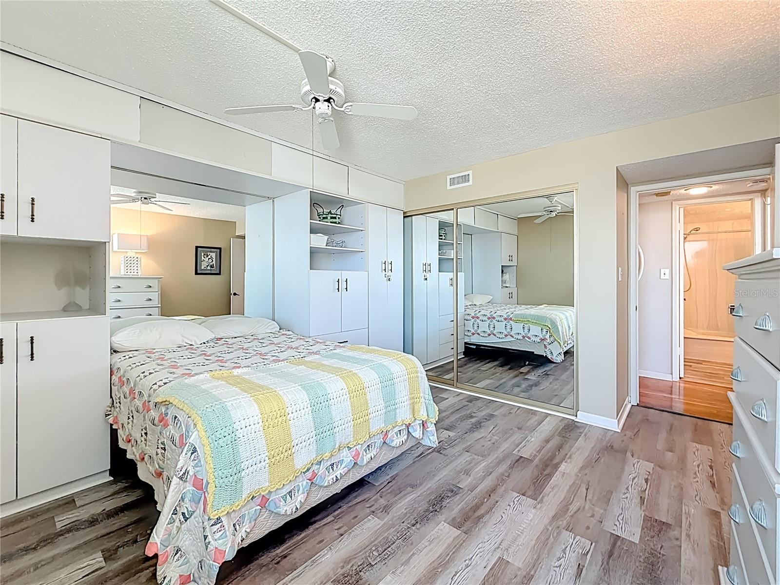 CLUB REDINGTON CONDO THE - Residential