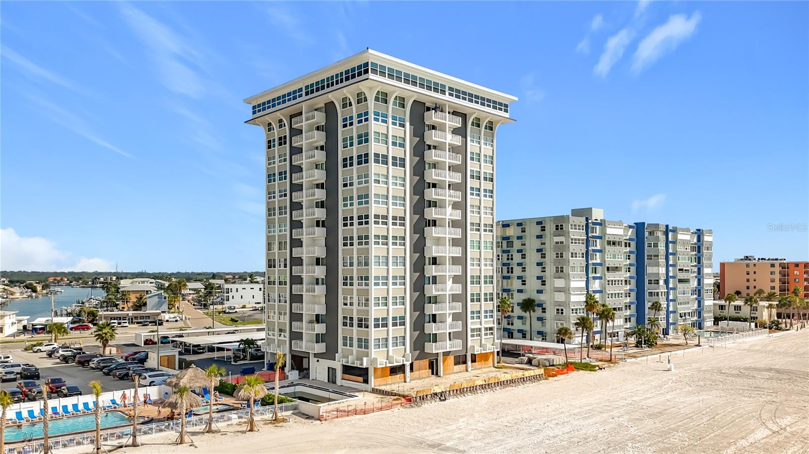 CLUB REDINGTON CONDO THE - Residential