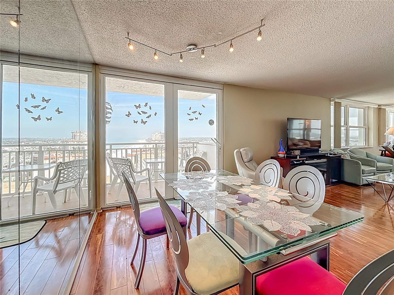 CLUB REDINGTON CONDO THE - Residential