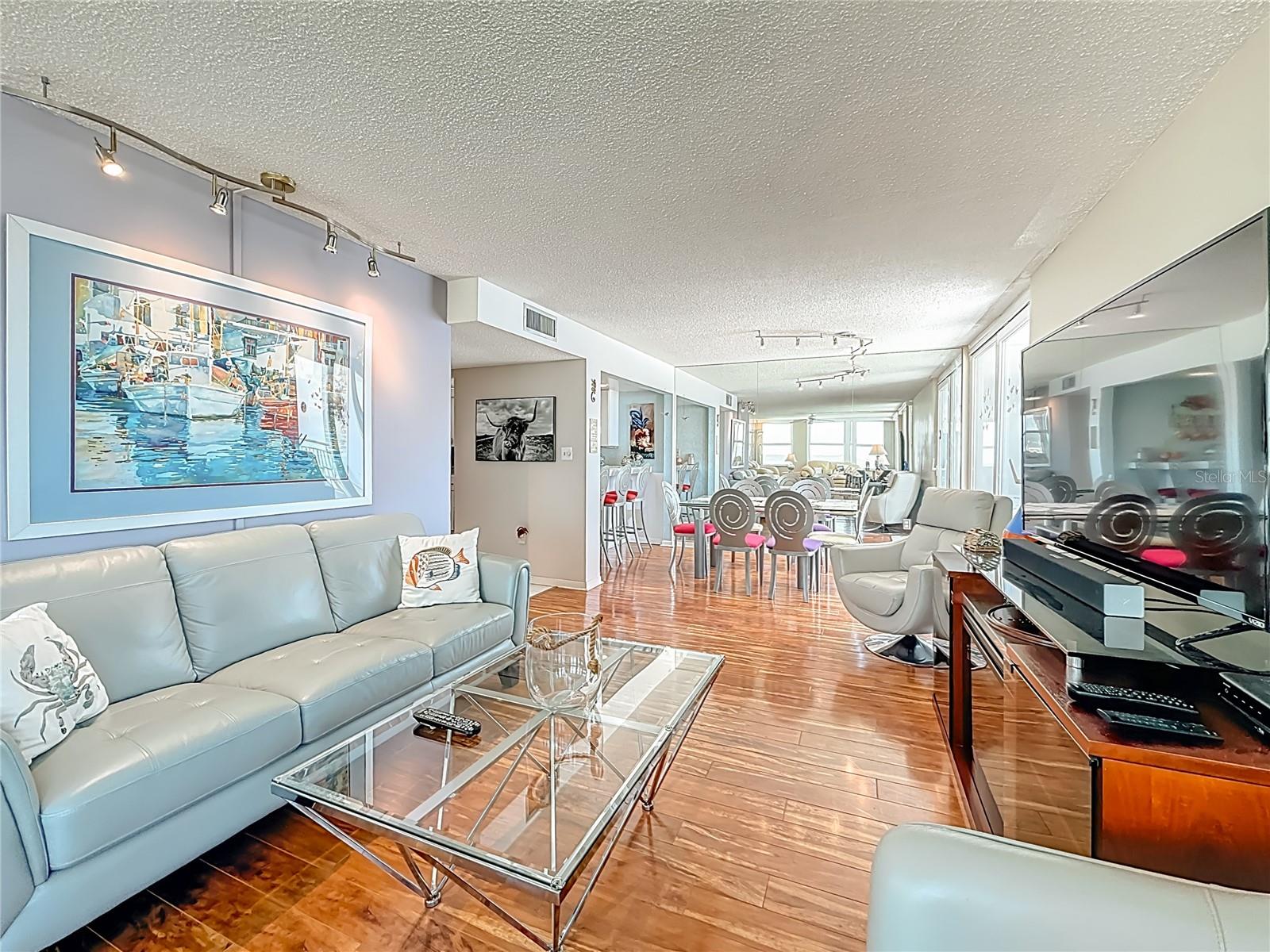 CLUB REDINGTON CONDO THE - Residential