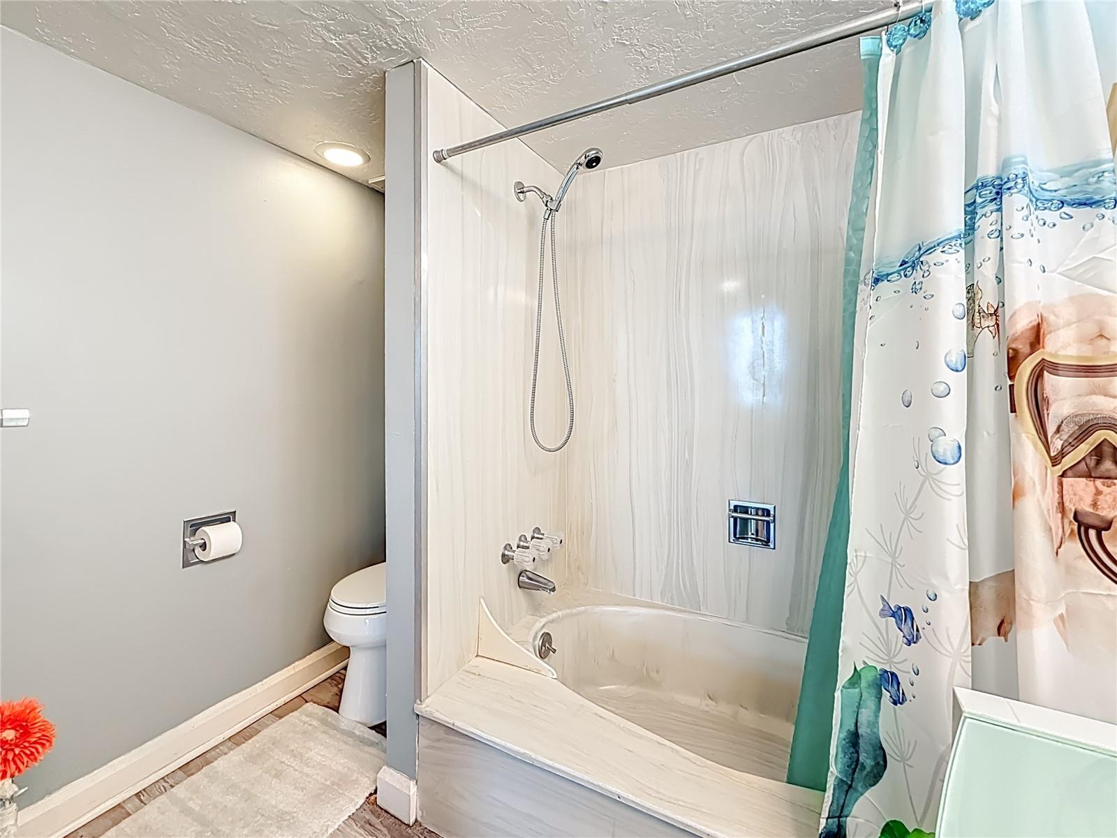 CLUB REDINGTON CONDO THE - Residential